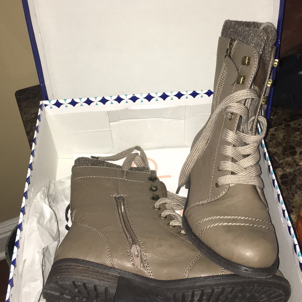 Boots - Picture 2 of 2